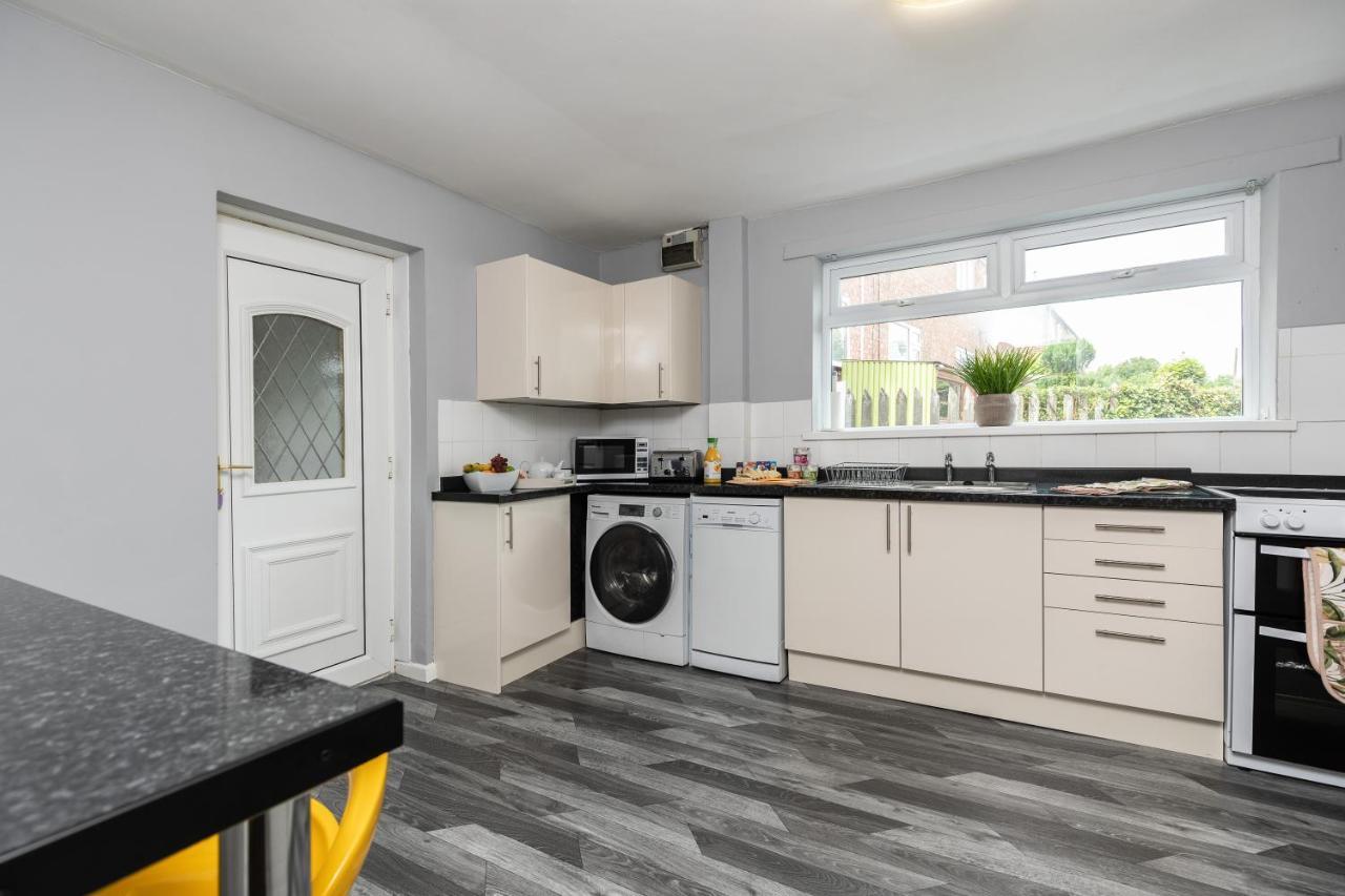 Taylor House Contractors Welcome Off Street Parking For Vans Durham Exterior foto