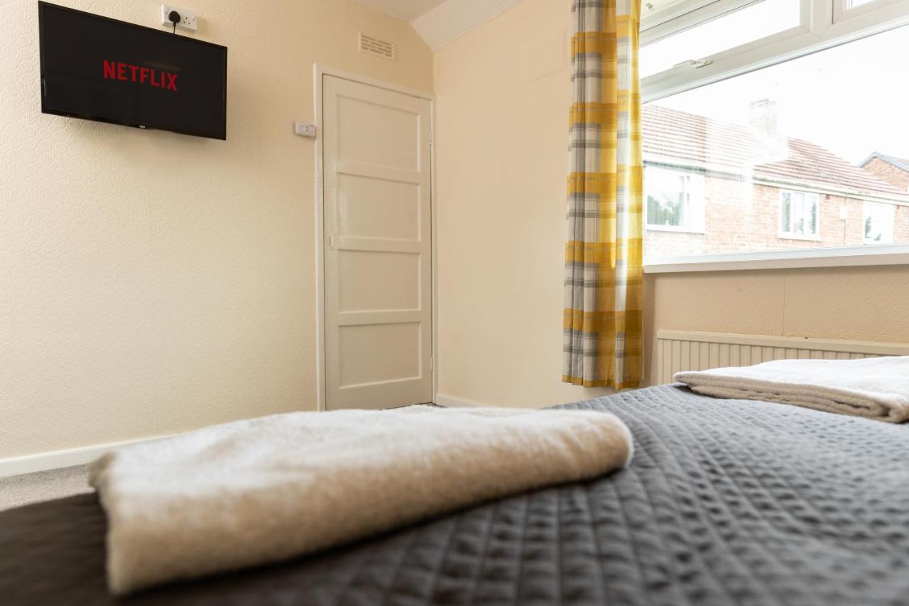 Taylor House Contractors Welcome Off Street Parking For Vans Durham Exterior foto